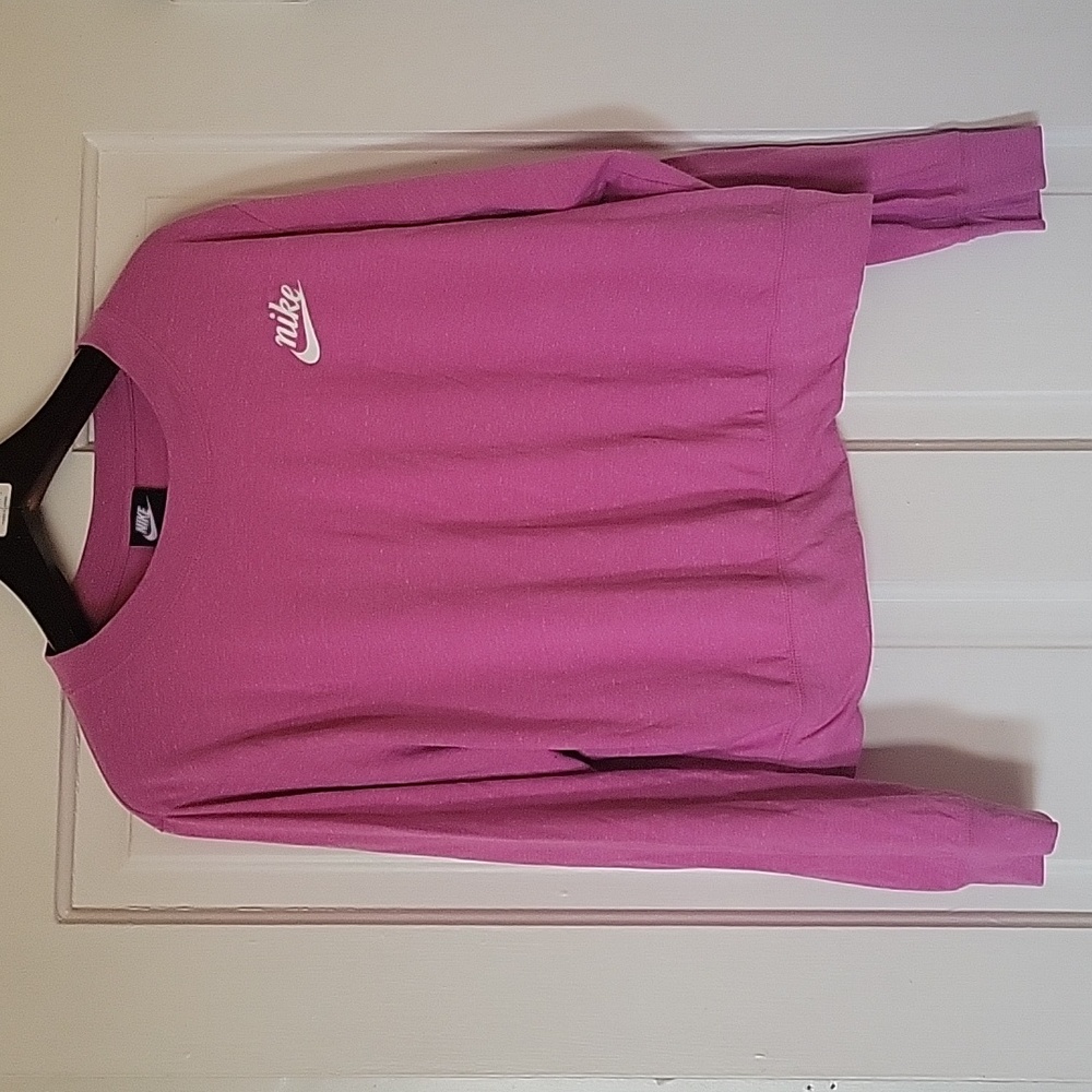 1x NIKE long sleeve tee